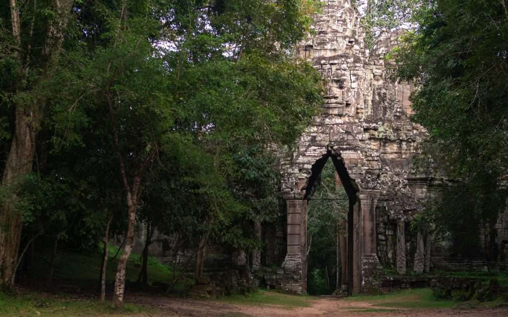 The beauty and timelessness of the ruins surrounding Siem Reap makes it a great destination.